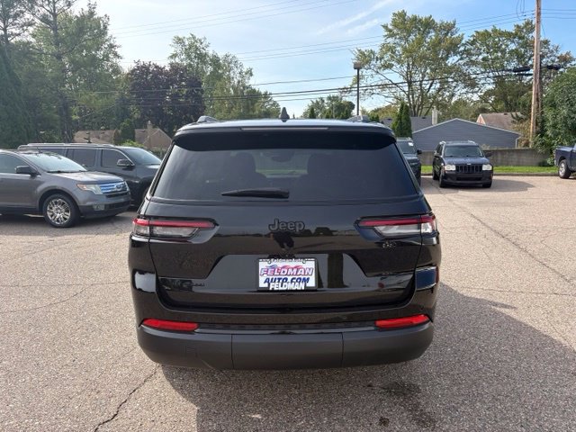 Used 2023 Jeep Grand Cherokee L Laredo AWD/4WD image 4