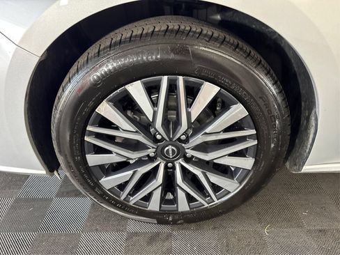 Used 2023 Nissan Altima 2.5 SV w/ SV Premium Package AWD/4WD image 32