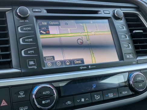 Used 2015 Toyota Highlander Limited image 34