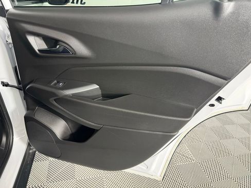 Used 2025 Chevrolet Trax ACTIV w/ Sunroof Package image 27