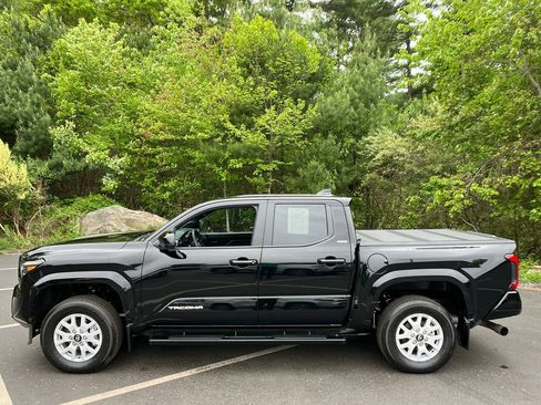 Used 2024 Toyota Tacoma SR5 AWD/4WD image 2