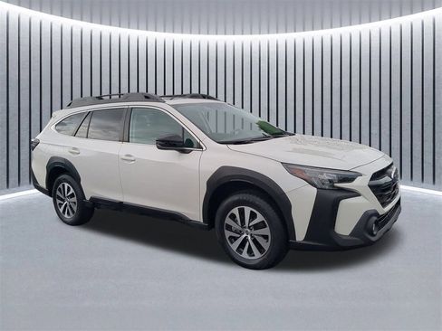 Used 2023 Subaru Outback Premium image 3