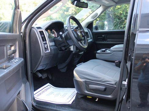 Used 2016 RAM 3500 Tradesman w/ Chrome Appearance Group RWD image 25
