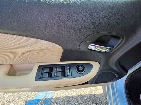 Used 2013 Dodge Avenger SXT FWD image 12