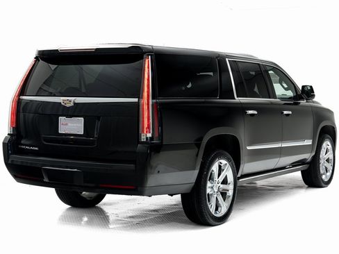 Used 2019 Cadillac Escalade ESV Platinum image 3