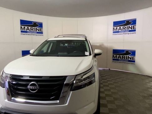 Used 2022 Nissan Pathfinder SL w/ SL Premium Package FWD image 5