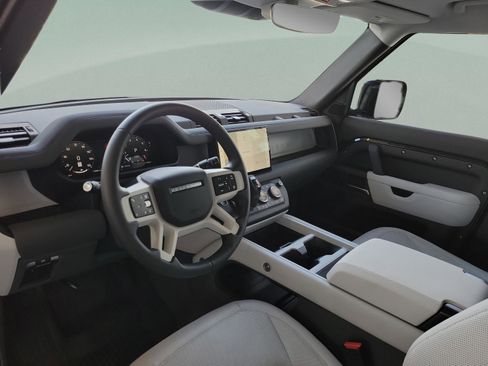 Used 2025 Land Rover Defender 90 S image 24