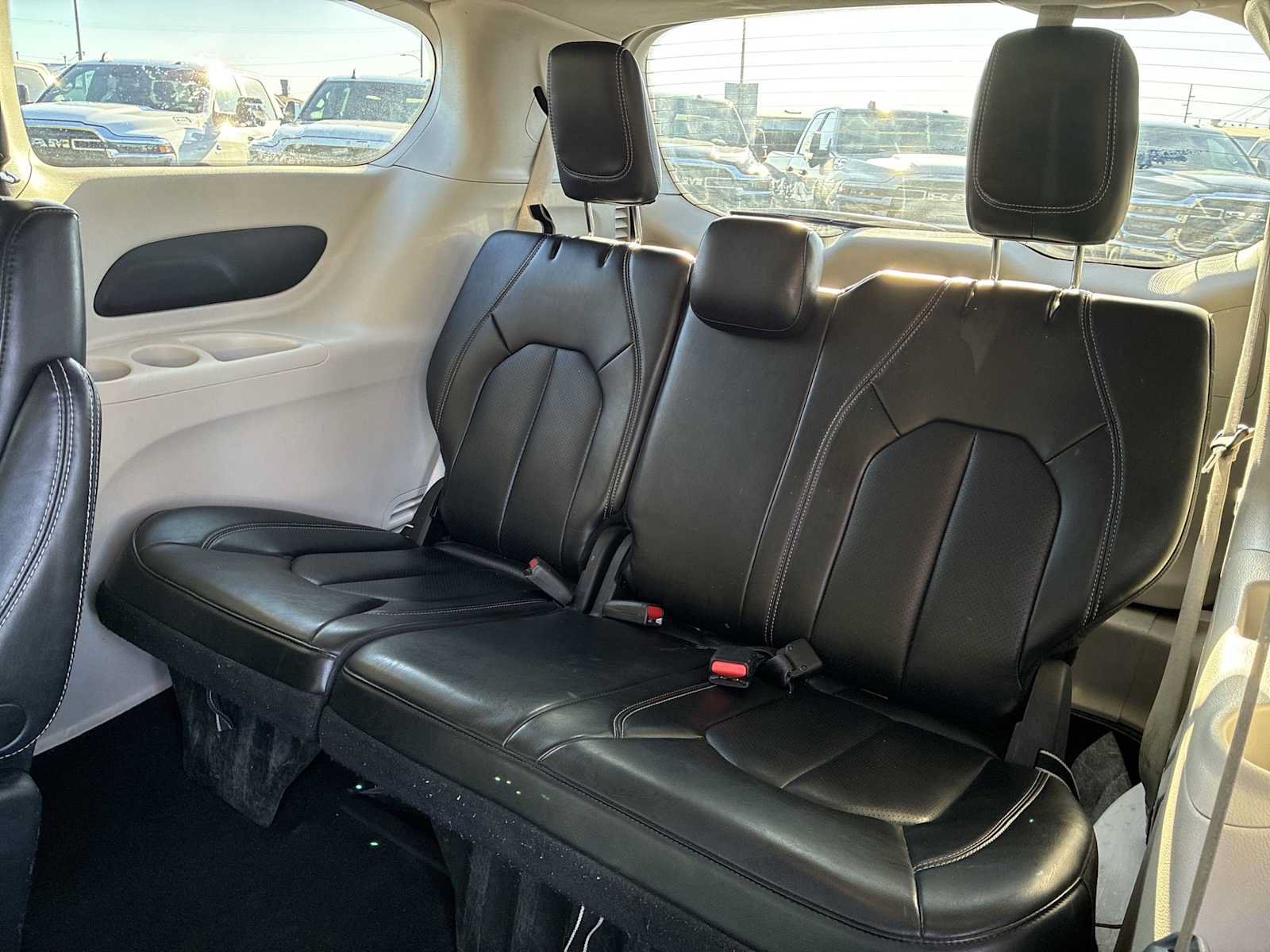 Used 2023 Chrysler Pacifica Touring-L FWD image 24