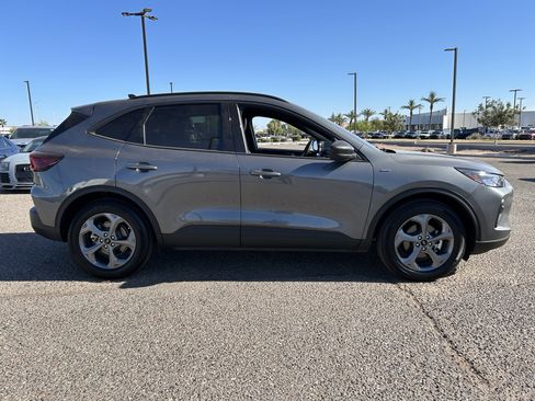 Used 2025 Ford Escape ST-Line image 6