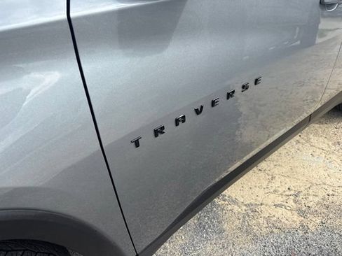 Used 2023 Chevrolet Traverse RS w/ LPO, Cargo Package AWD/4WD image 9