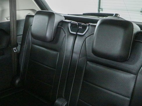 Used 2021 Volkswagen Tiguan SE w/ Panoramic Sunroof Package FWD image 26