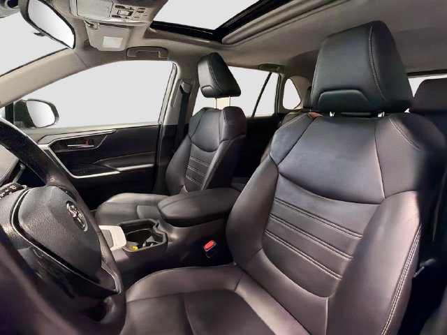 Used 2021 Toyota RAV4 XLE Premium AWD/4WD image 18