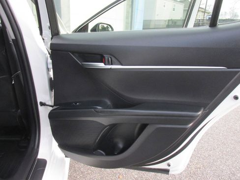 Used 2018 Toyota Camry SE image 46