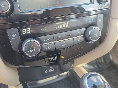 Used 2018 Nissan Rogue SL w/ Premium Package image 26