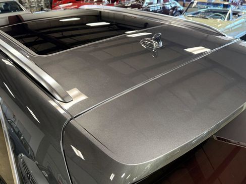 Used 2018 Bentley Bentayga image 35