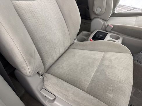 Used 2015 Nissan Quest SV image 25