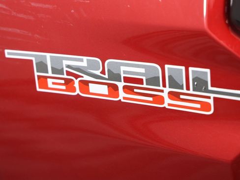 Used 2024 Chevrolet Colorado Trail Boss w/ Technology Package image 9