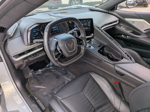 Used 2022 Chevrolet Corvette Stingray Premium Cpe w/ Engine Appearance Package RWD image 19