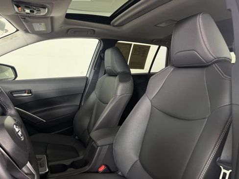 Used 2026 Toyota Corolla Cross XLE w/ Convenience Package FWD image 5