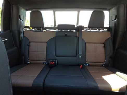 New 2026 Chevrolet Silverado 1500 High Country w/ Technology Package AWD/4WD image 27