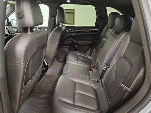 Used 2018 Porsche Cayenne Platinum Edition image 10