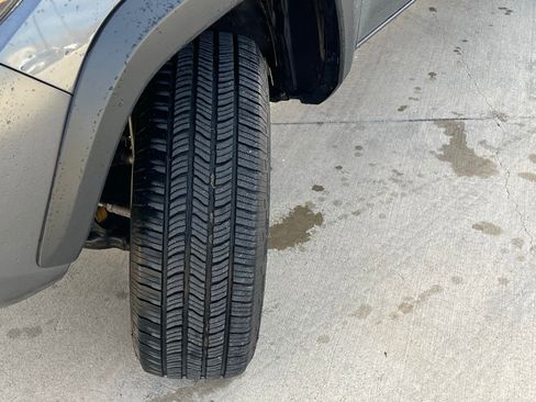 Used 2023 Toyota Tacoma TRD Off-Road image 9