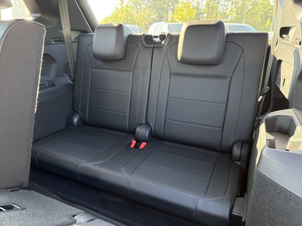 Used 2020 Volkswagen Tiguan SE R-Line FWD image 13