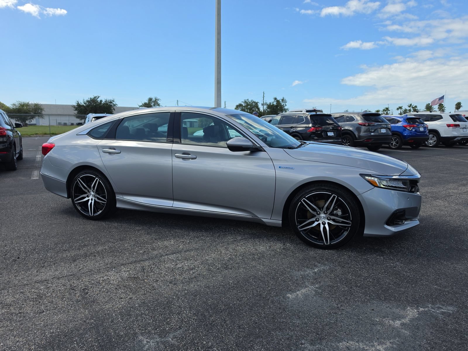 Used 2022 Honda Accord Touring image 2