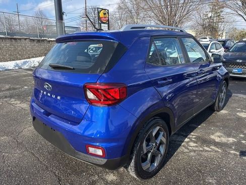 Certified 2024 Hyundai Venue SEL image 18
