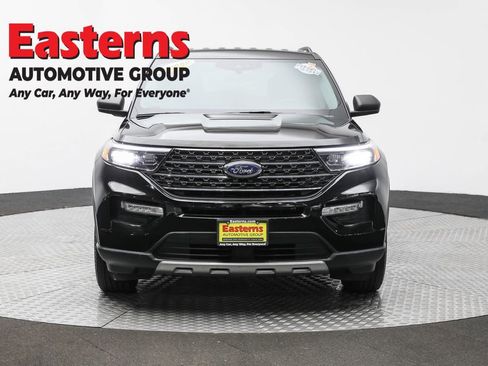 Used 2022 Ford Explorer XLT w/ Equipment Group 202A image 2