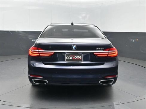Used 2018 BMW 740i image 39