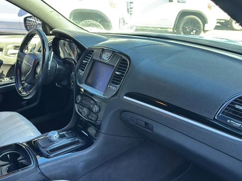 Used 2018 Chrysler 300 S image 9