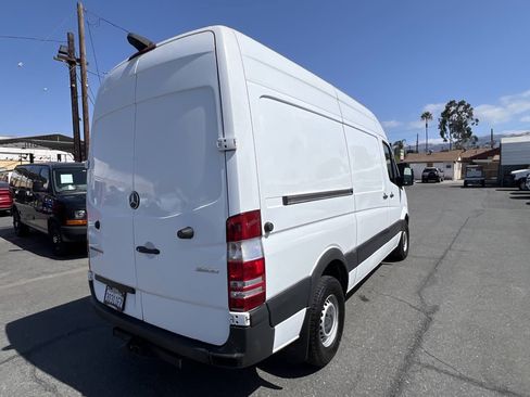 Used 2017 Mercedes-Benz Sprinter 2500 image 4