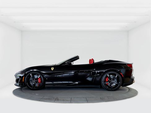 Used 2020 Ferrari Portofino RWD image 2