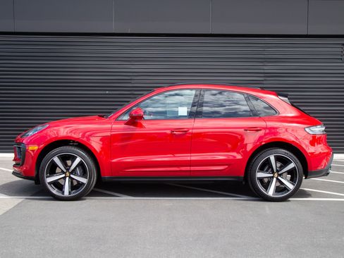 Certified 2026 Porsche Macan AWD/4WD image 2