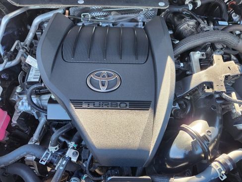 Used 2024 Toyota Highlander XLE image 16