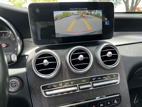 Used 2020 Mercedes-Benz GLC 300 4MATIC w/ Premium Package image 29