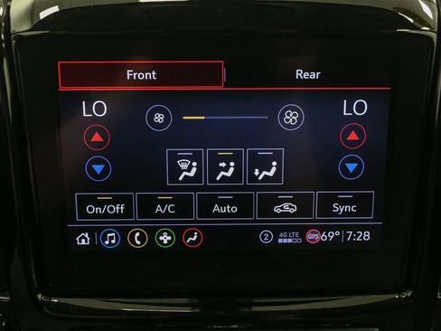 Used 2020 Chevrolet Traverse LT FWD image 29