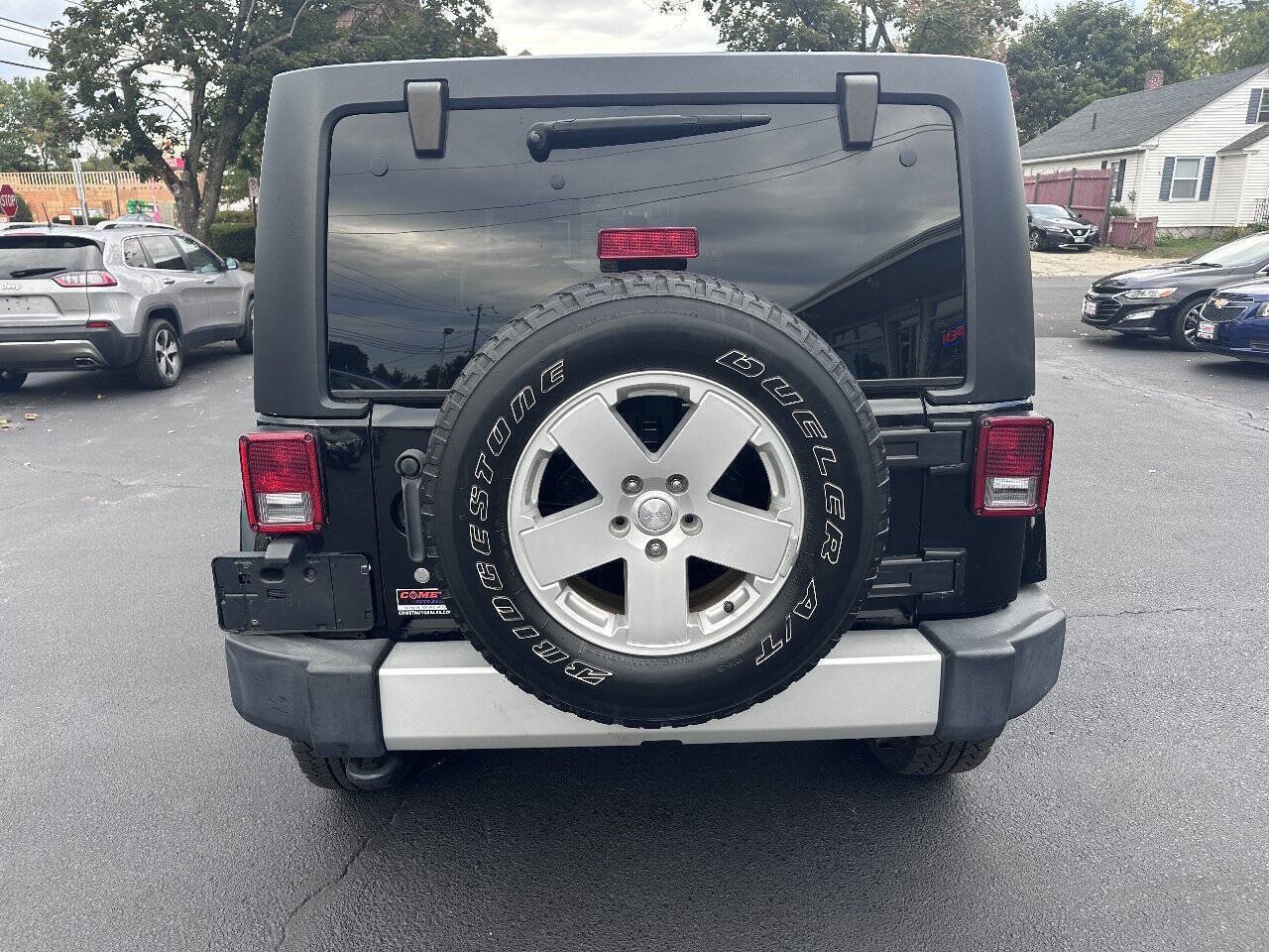 Used 2012 Jeep Wrangler Unlimited Sahara AWD/4WD image 5