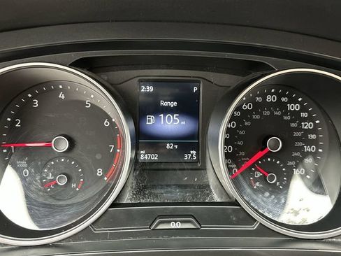 Used 2018 Volkswagen Tiguan SE AWD/4WD image 15