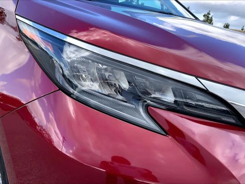 Used 2025 Toyota Sienna XLE w/ XLE Plus Package image 27