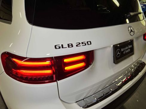 Used 2026 Mercedes-Benz GLB 250 4MATIC image 14