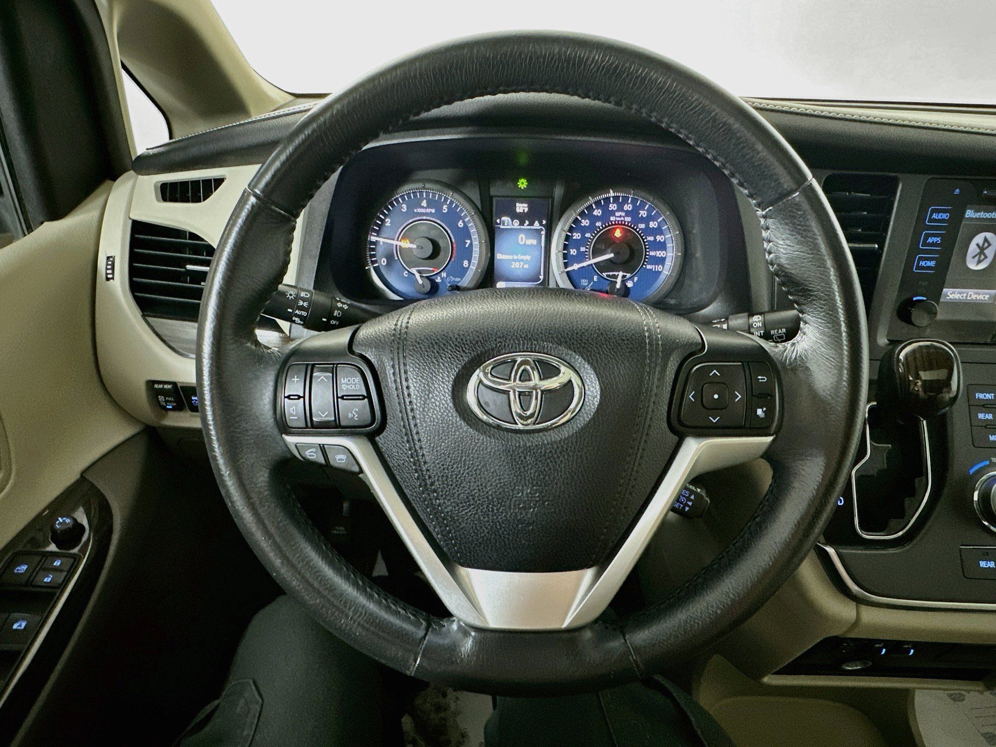 Used 2017 Toyota Sienna XLE Premium FWD image 11