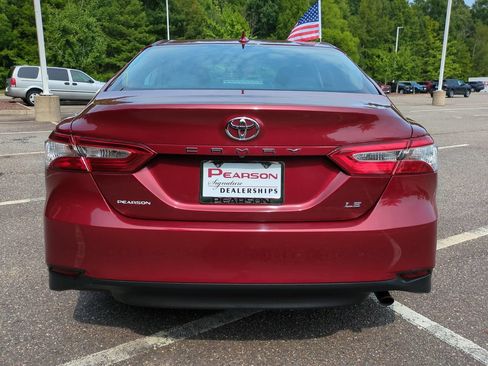 Used 2019 Toyota Camry LE FWD image 5