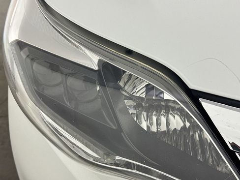 Used 2013 Toyota Avalon Limited image 37