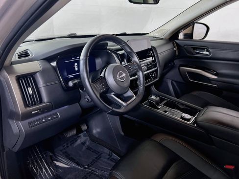 Used 2023 Nissan Pathfinder Platinum AWD/4WD image 9