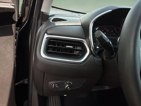 Used 2024 Chevrolet Equinox LT FWD image 22