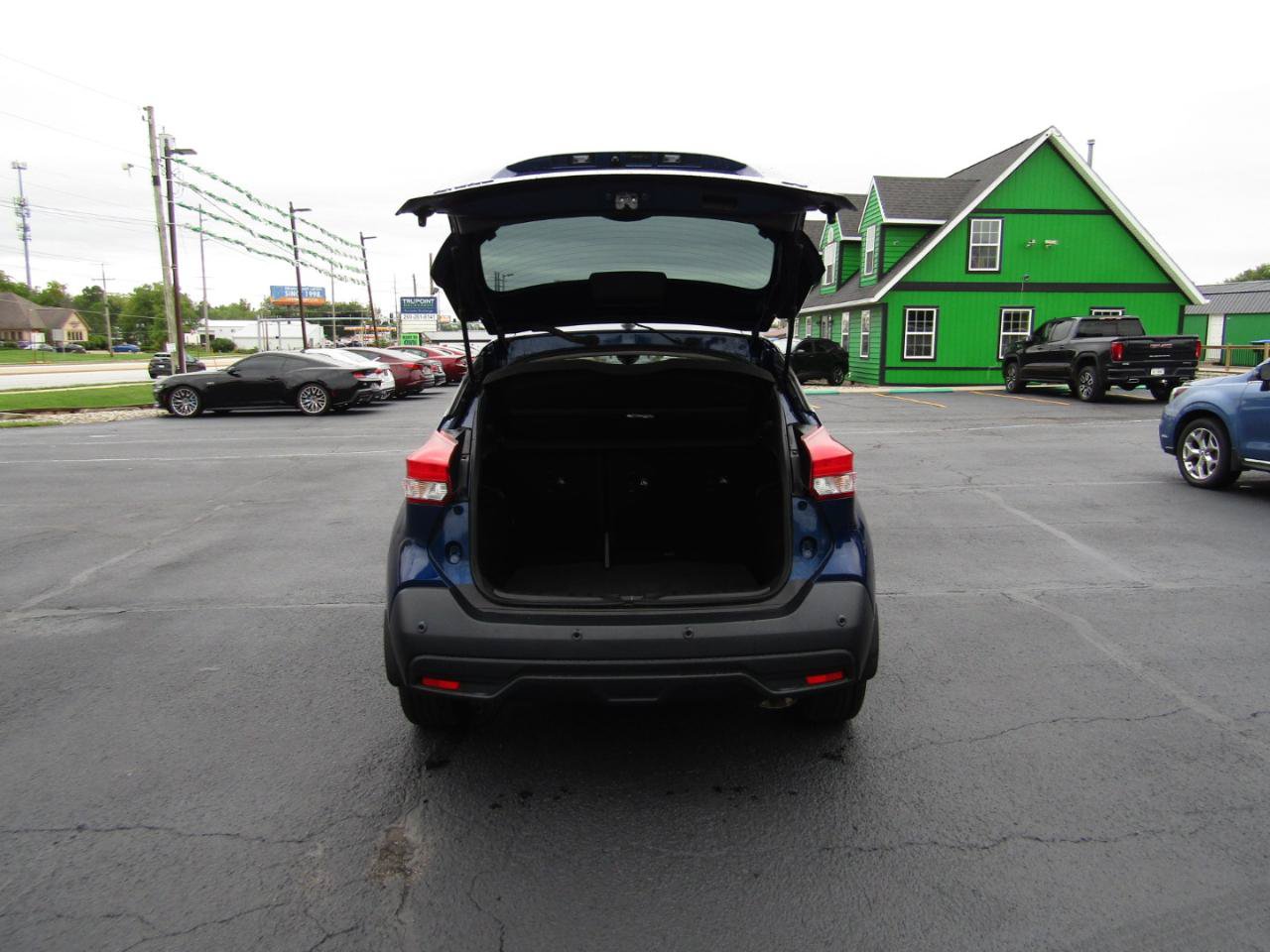 Used 2020 Nissan Kicks SV FWD image 7
