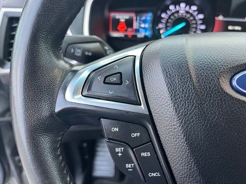 Used 2022 Ford Edge Titanium image 15