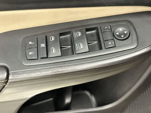 Used 2015 Jeep Cherokee Limited w/ Luxury Group AWD/4WD image 20